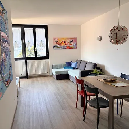 Prati Escape - With Pool And Lakeview Lejlighed Lierna